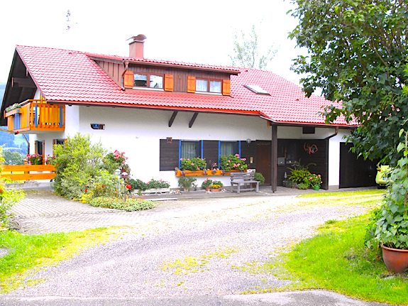 Blomeier-Ferienwohnungen-Bergblick-Seeblick-Allgaeu